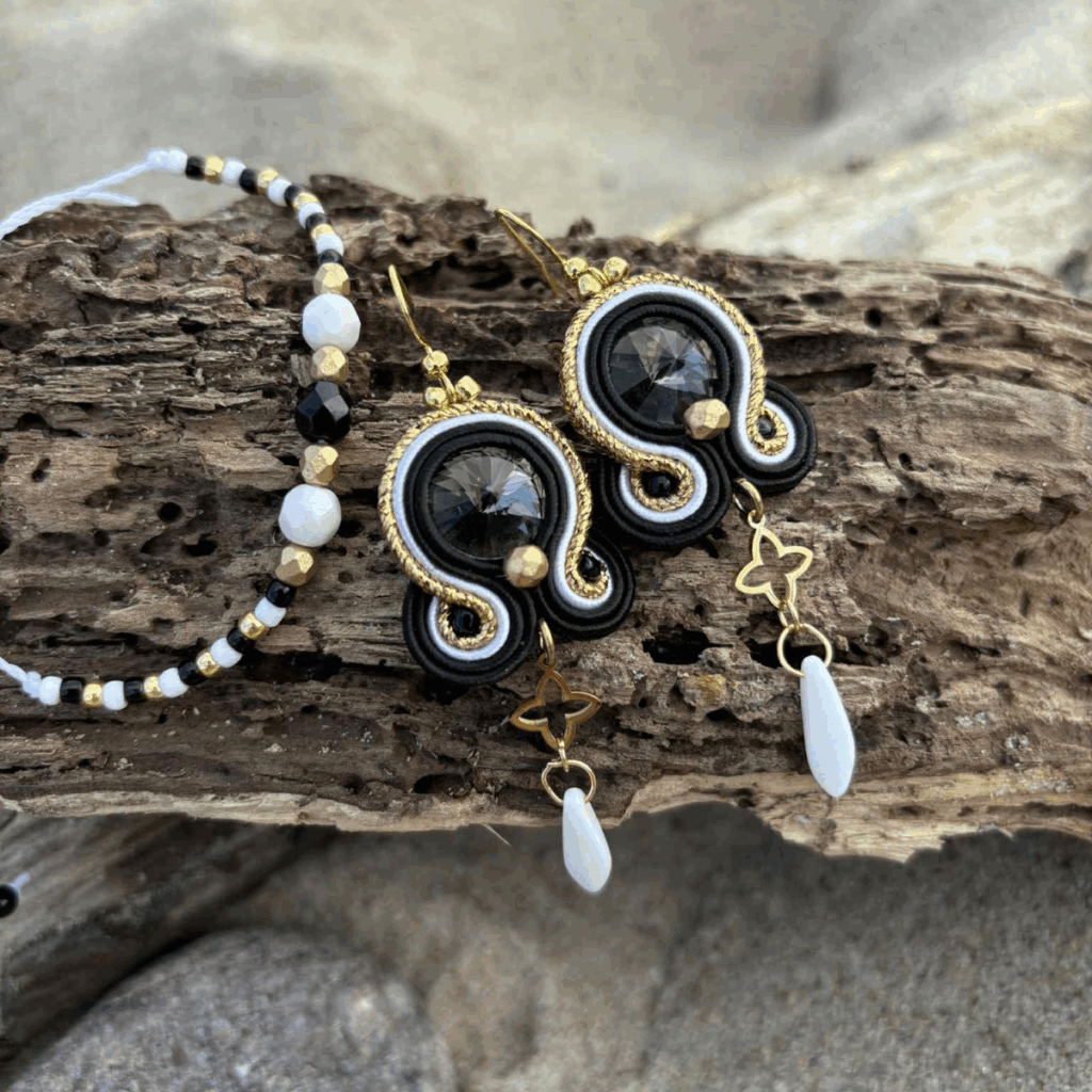 Komplet w czerni i złocie